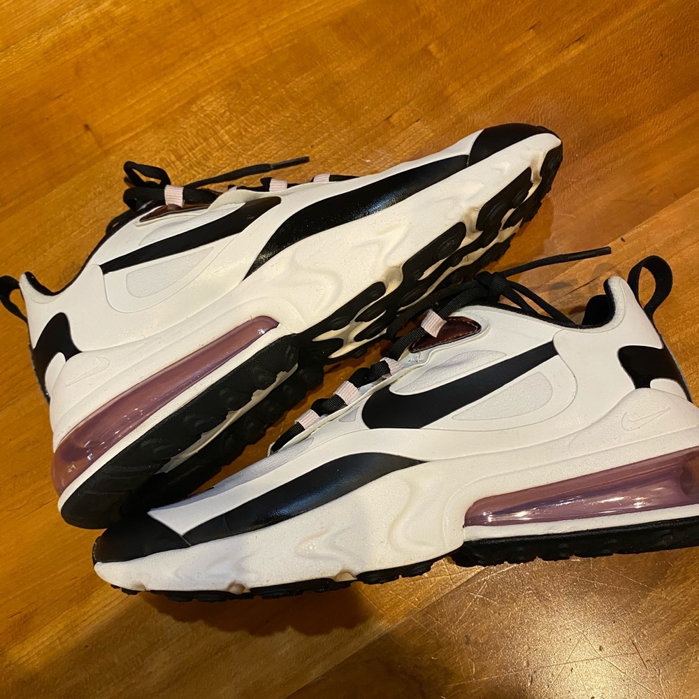 EUC Nike Air Max 270 size 7